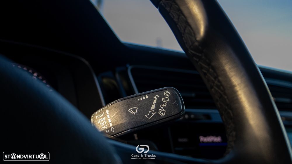 VW Golf Variant 2.0 TDi R-Line - 31