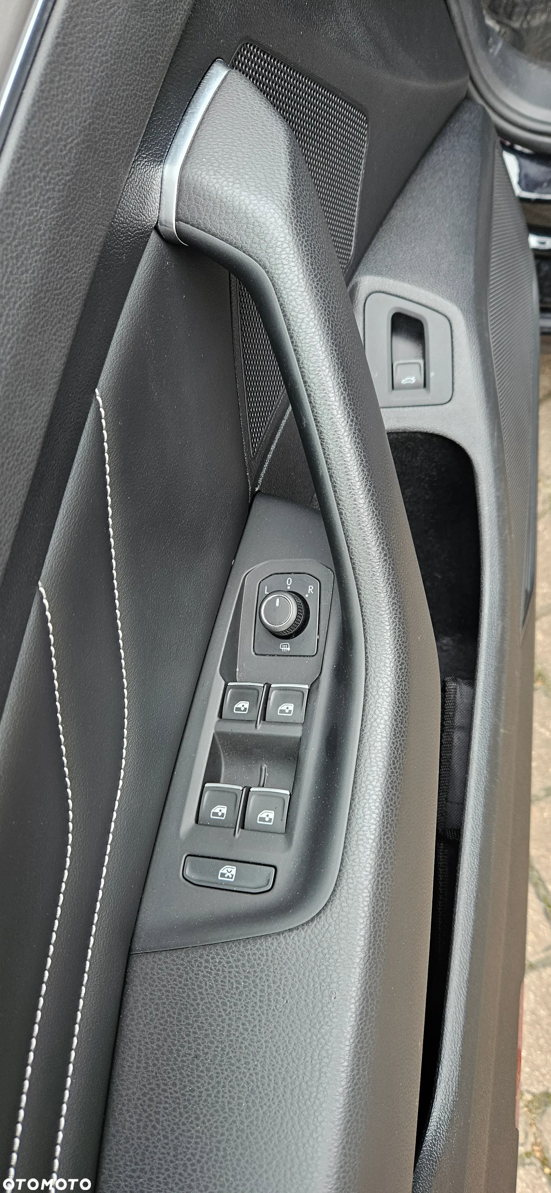 Volkswagen Passat Variant 2.0 TDI SCR DSG 4Motion Elegance - 35