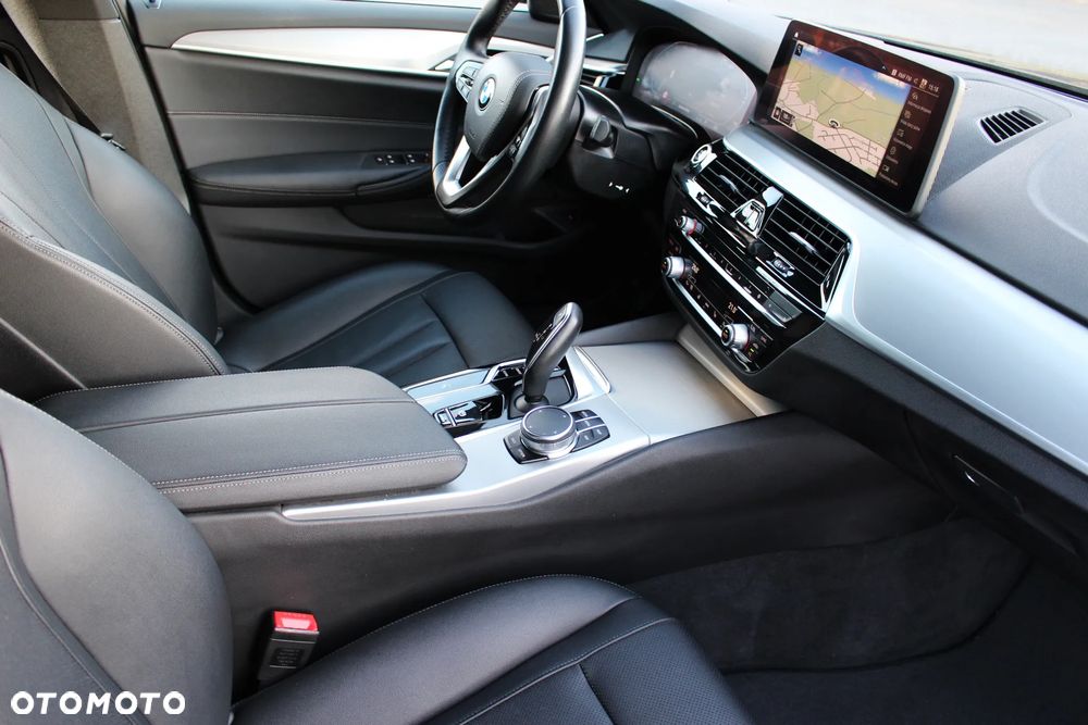 BMW Seria 5 520i Luxury Line sport - 23