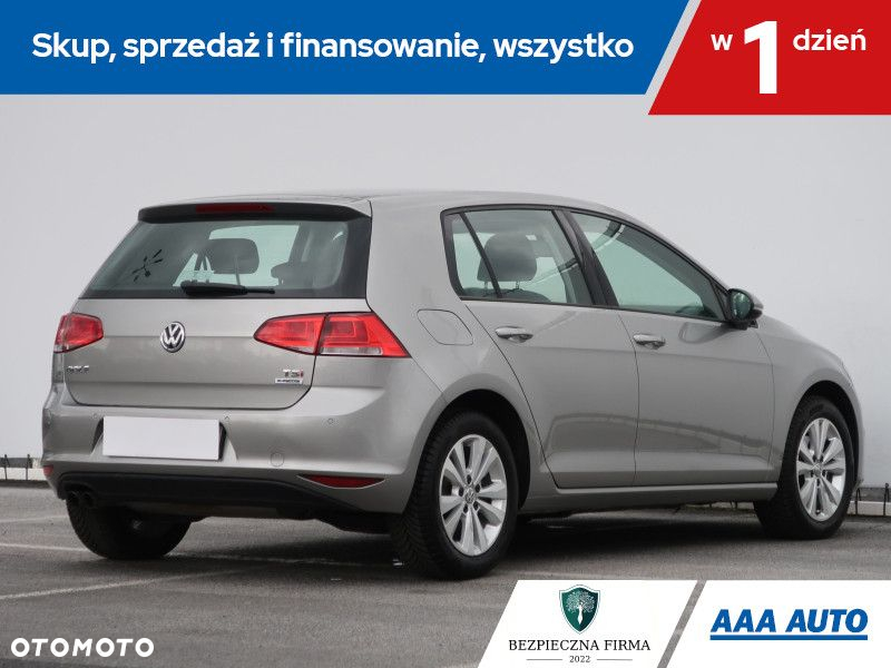Volkswagen Golf - 6