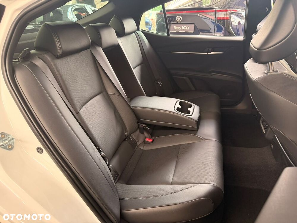 Toyota Camry - 10