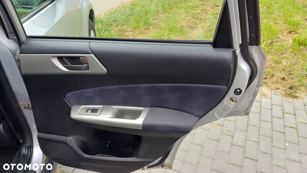 Subaru Forester 2.0 XA TRE - 11