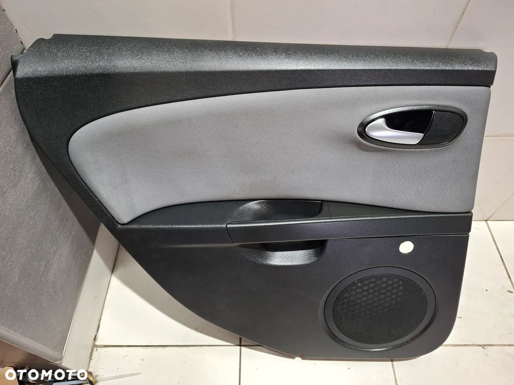Boczek Drzwi lewy tył Seat Leon II R2010 materiał - 1