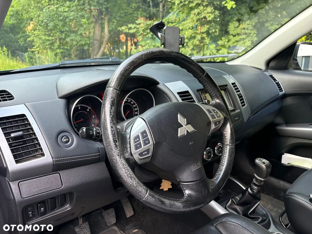 Mitsubishi Outlander 2.2 DID Intense + - 3