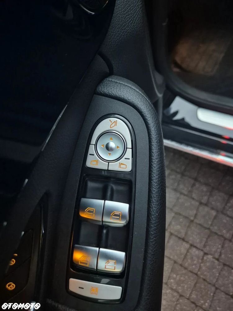 Mercedes-Benz Klasa C 180 d 9G-TRONIC - 24
