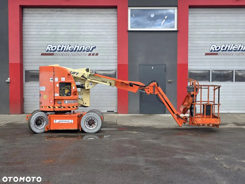 JLG 300AJP - 2