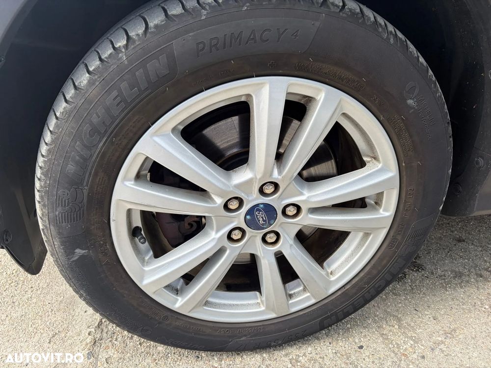 Ford Kuga - 10