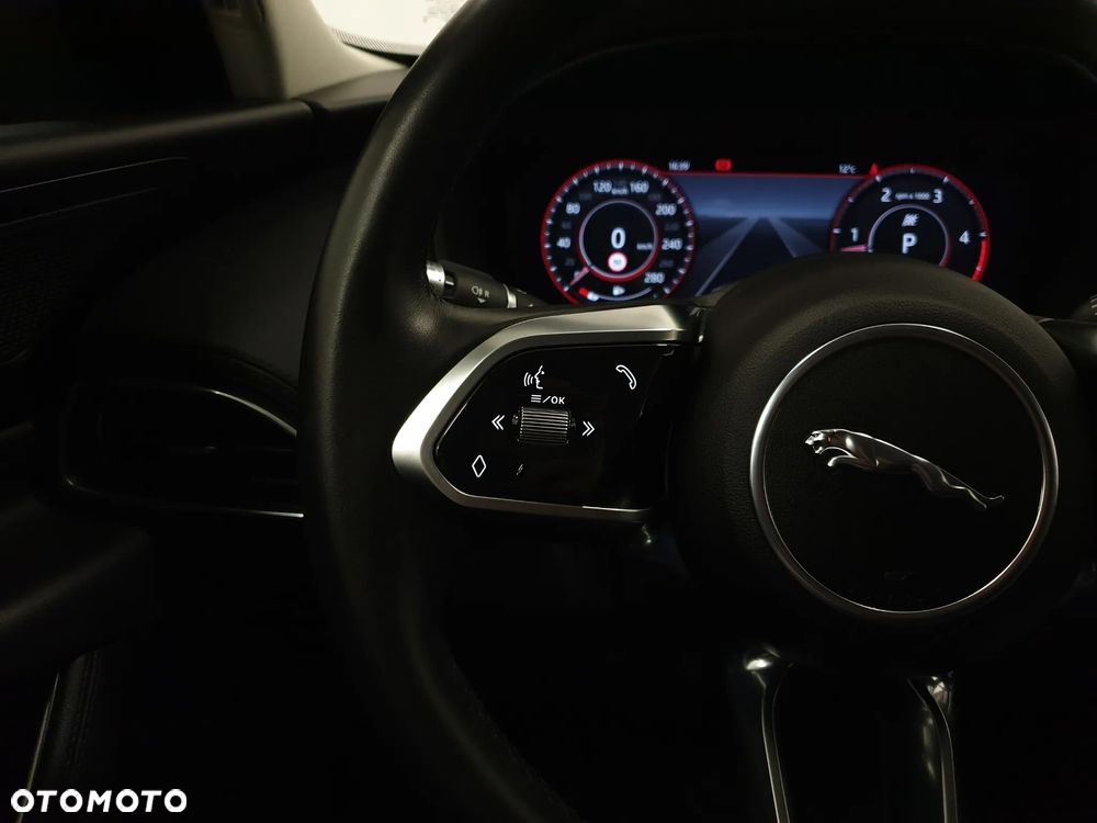 Jaguar XE 2.0 D180 SE - 10