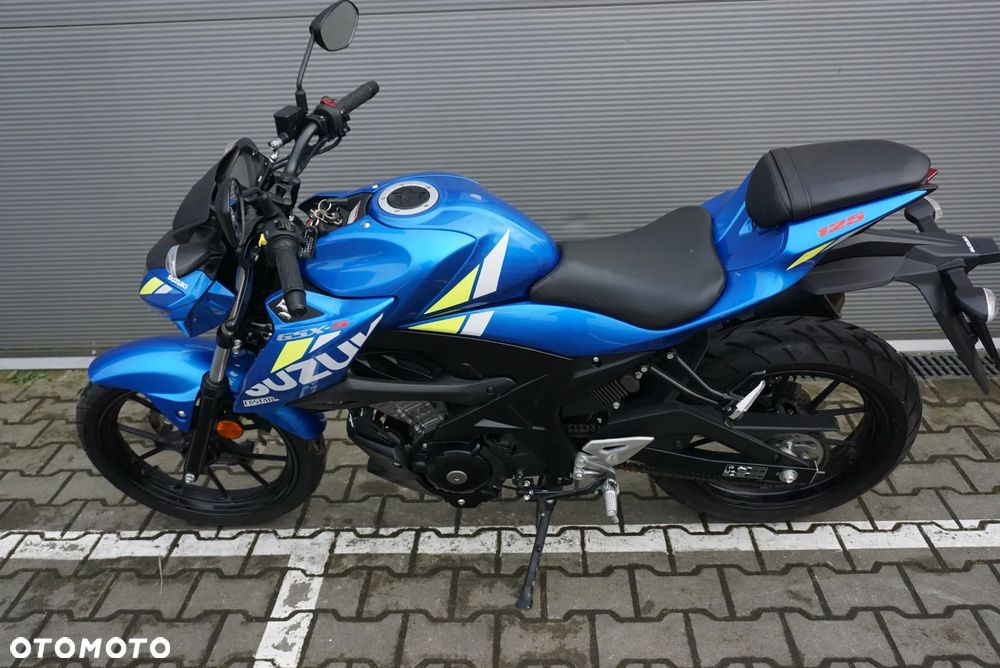 Suzuki GSX - 16