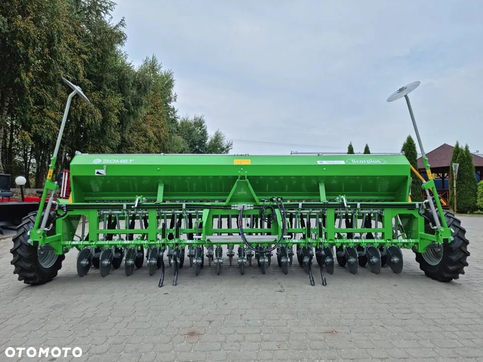 Siewnik rzędowy uniwersalny zbożowy stopkowy talerzowy Scorpius Bomet - 1