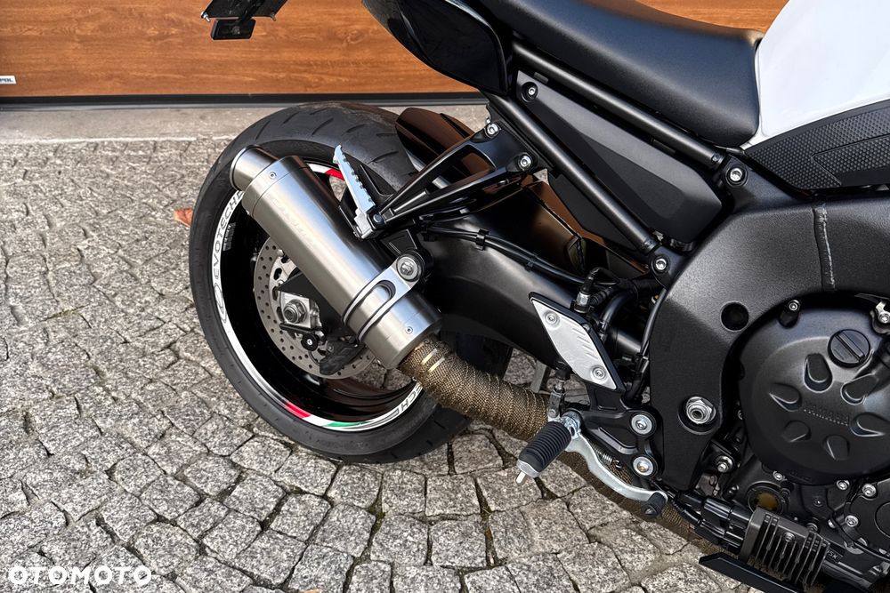 Yamaha FZ8 - 13