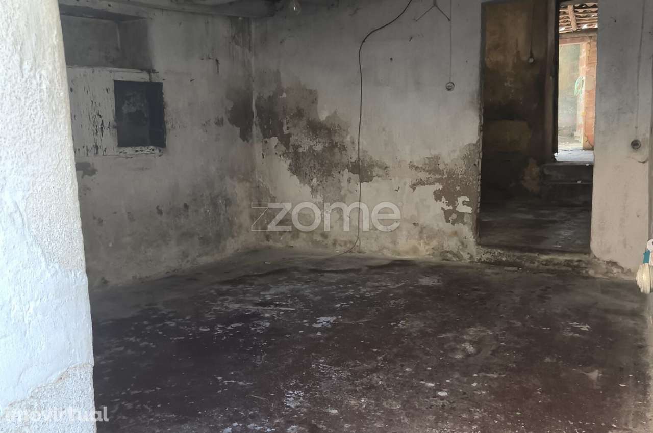 Moradia para Remodelação Total em Cabouco - Ceira - Grande imagem: 4/17