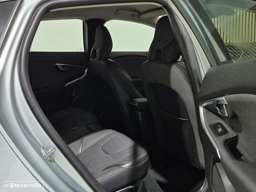 Volvo V40 Cross Country 1.6 D2 Momentum Powershift - 33