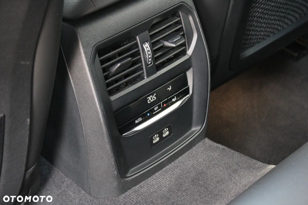 BMW Seria 3 330i xDrive M Sport sport - 21