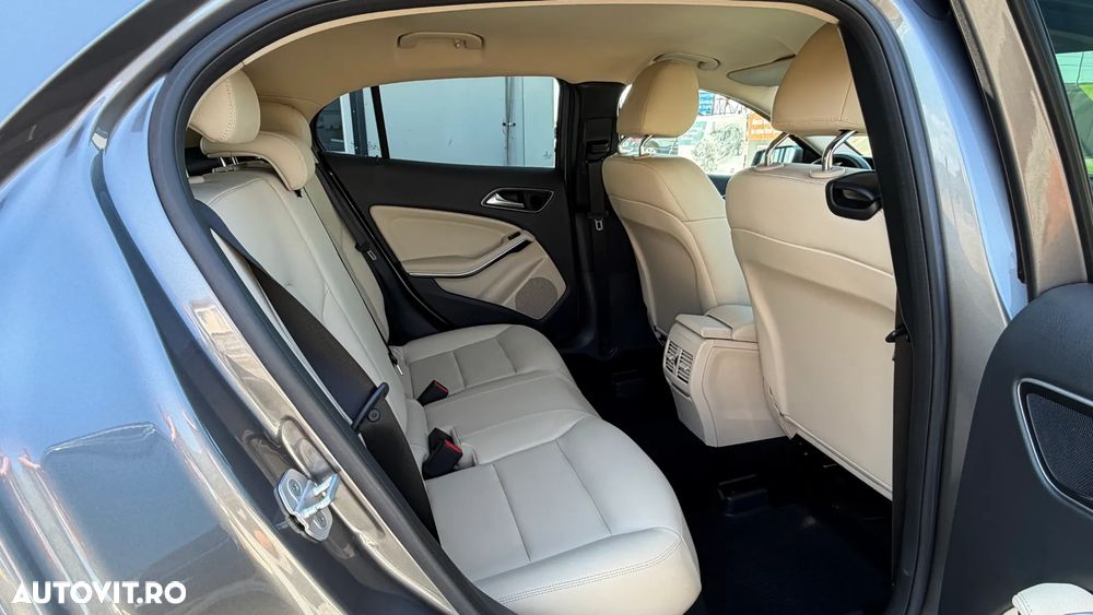 Mercedes-Benz GLA 200 d Aut. - 14