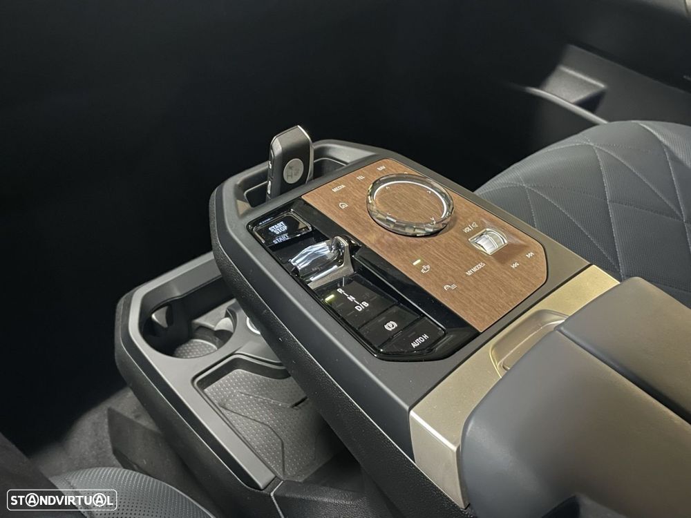 BMW iX xDrive 50 Pack Desportivo - 14