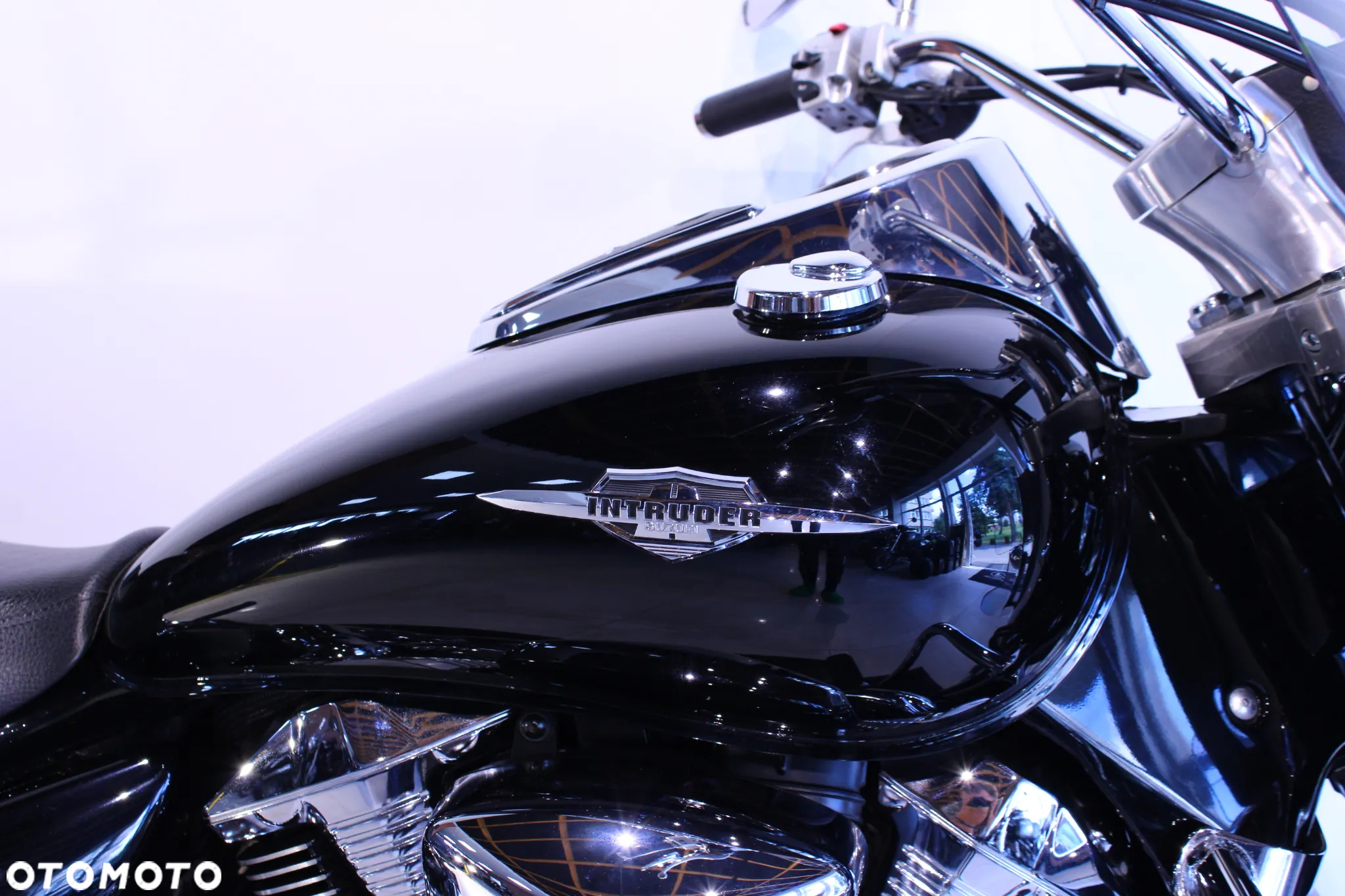 Suzuki Intruder - 12