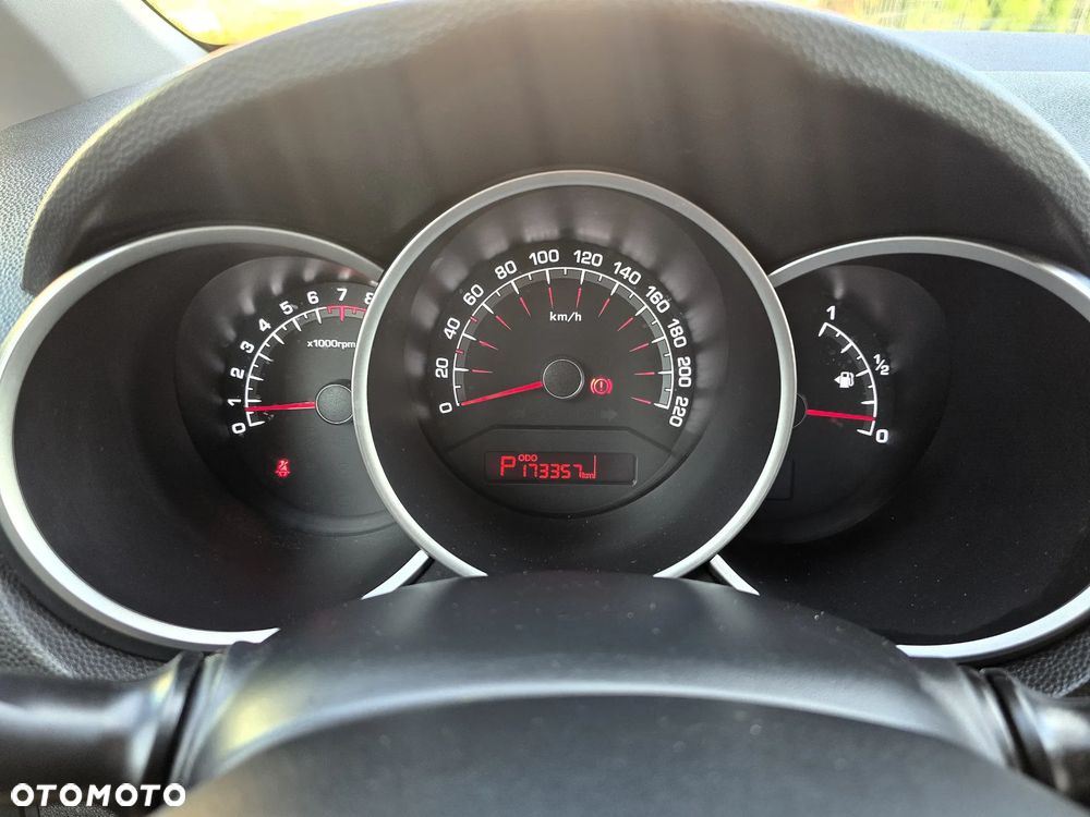 Kia Venga 1.6 CVVT Automatik UEFA EURO 2016 - 27