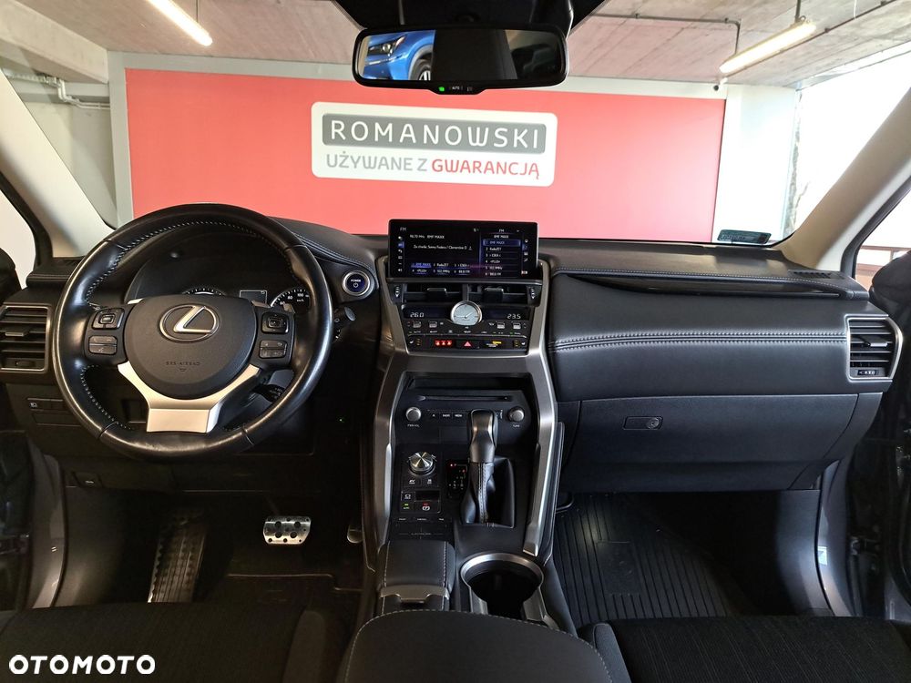 Lexus NX 300h Business Edition AWD - 18