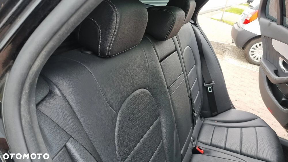 Mercedes-Benz Klasa C 300 9G-TRONIC AMG Line - 34