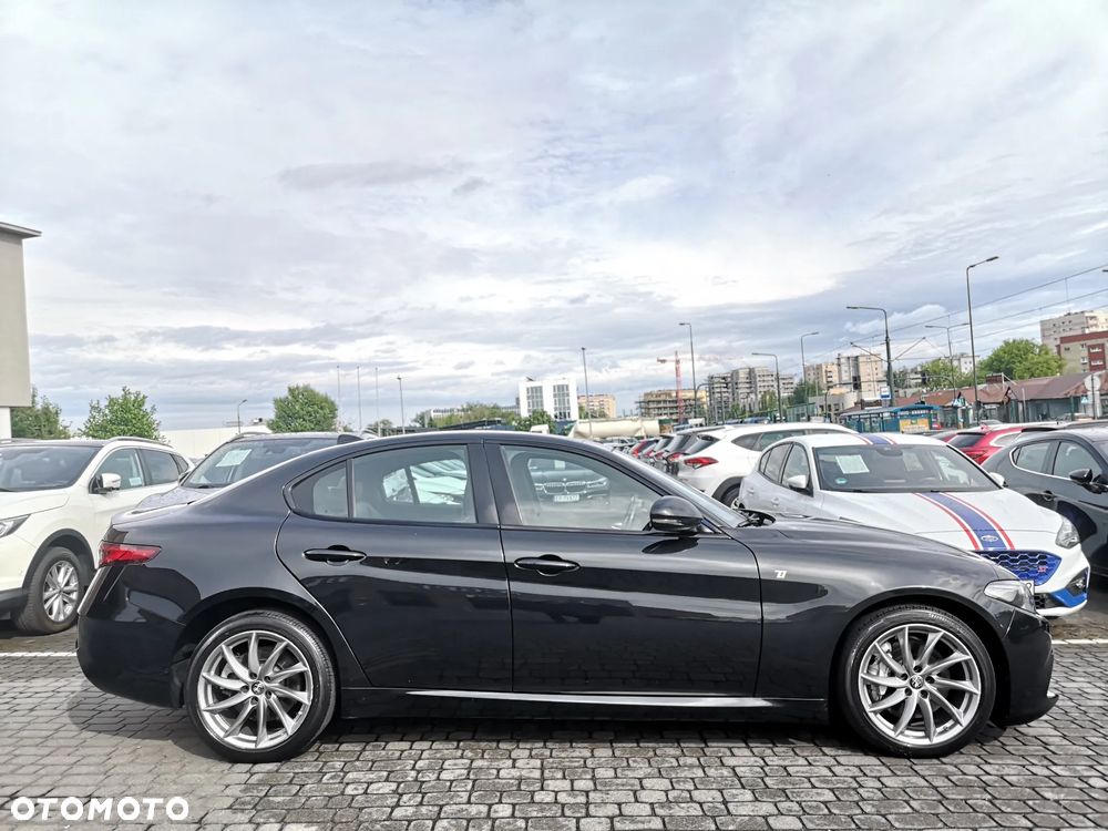 Alfa Romeo Giulia 2.0 Turbo 16V AT8-Q4 Ti - 5