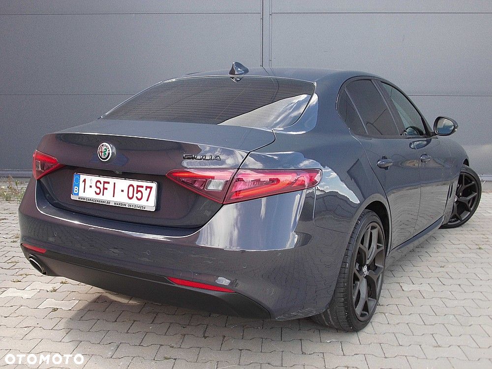 Alfa Romeo Giulia 2.2 AT8 Business - 15