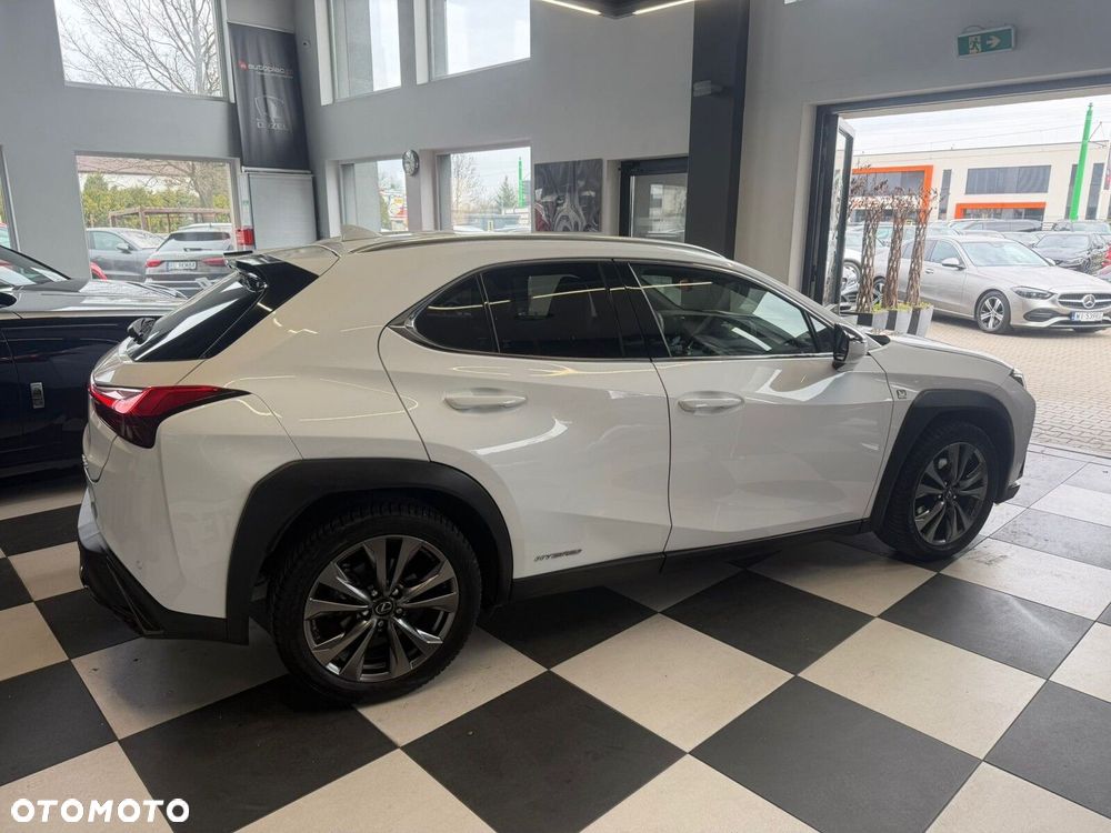 Lexus UX - 15