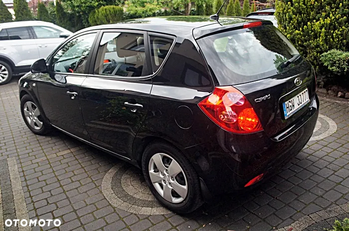 Kia Ceed - 11