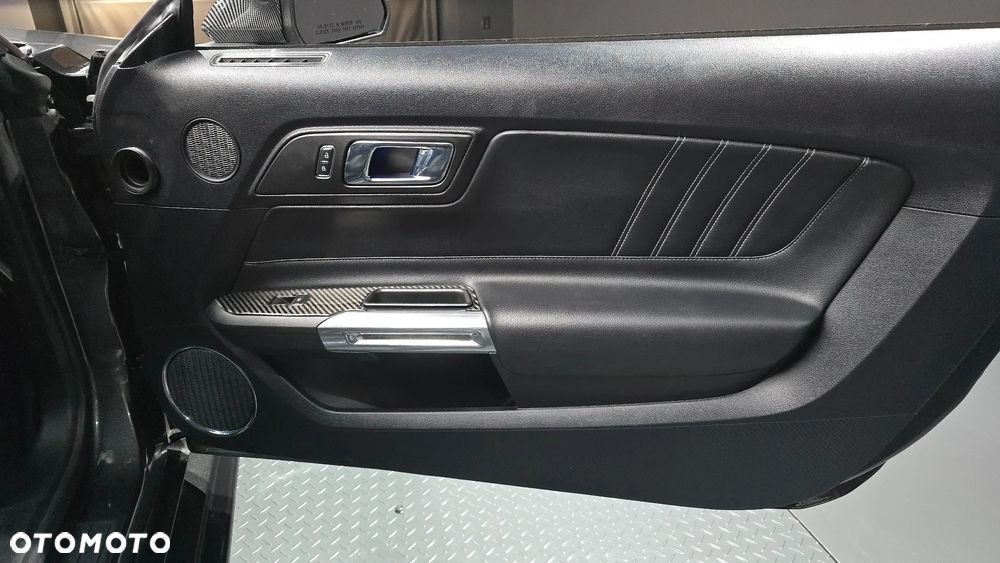 Ford Mustang - 10
