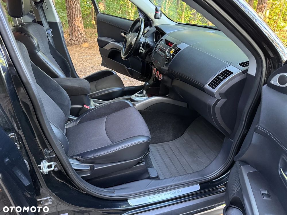 Mitsubishi Outlander 2.4 4WD CVT Intense - 16