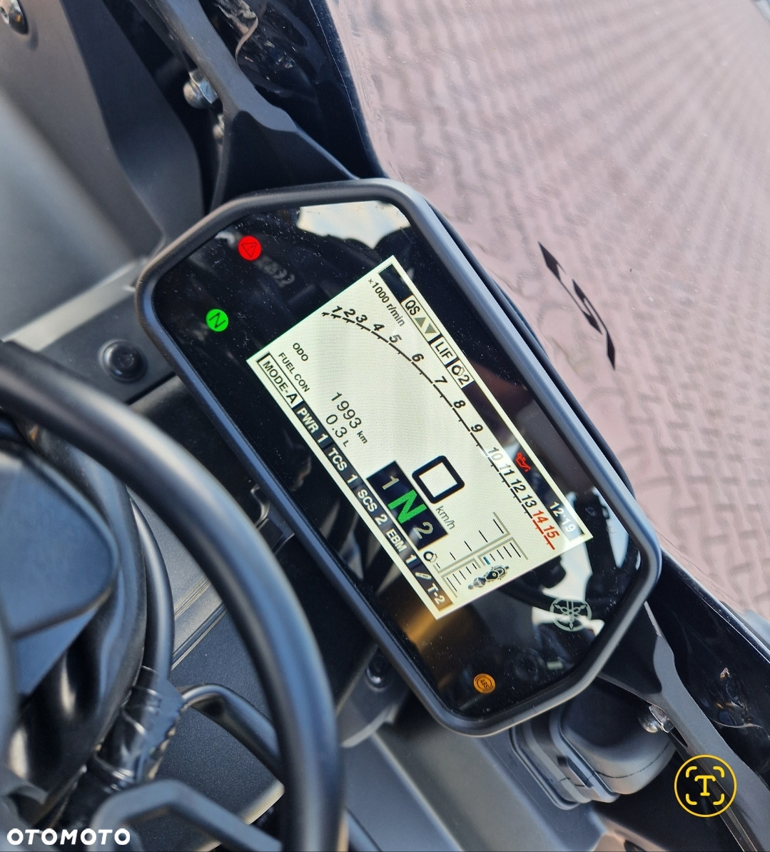 Yamaha R1 - 11