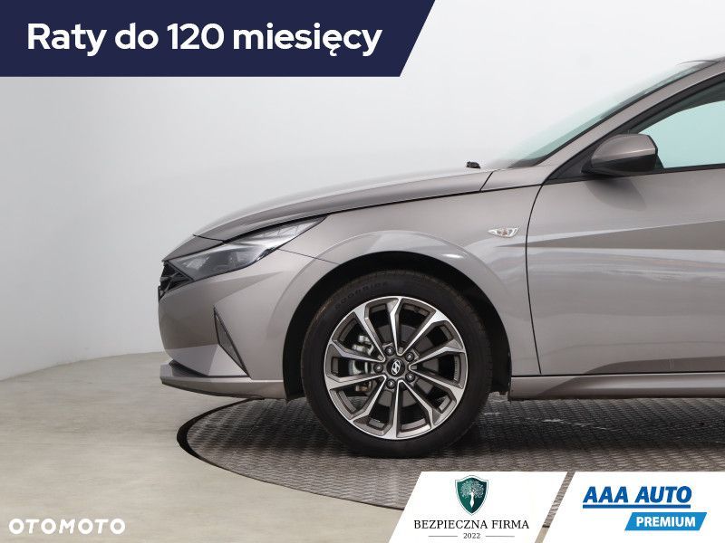 Hyundai Elantra - 16