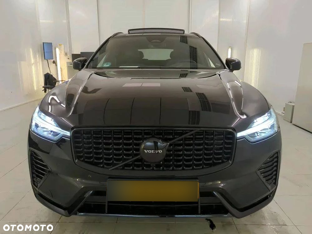 Volvo XC 60 T6 Plug-In Hybrid AWD Plus Black Edition - 3