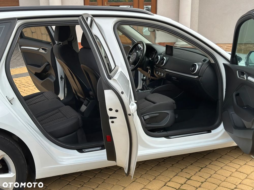 Audi A3 Sportback 1.4 TFSI Ambiente - 28