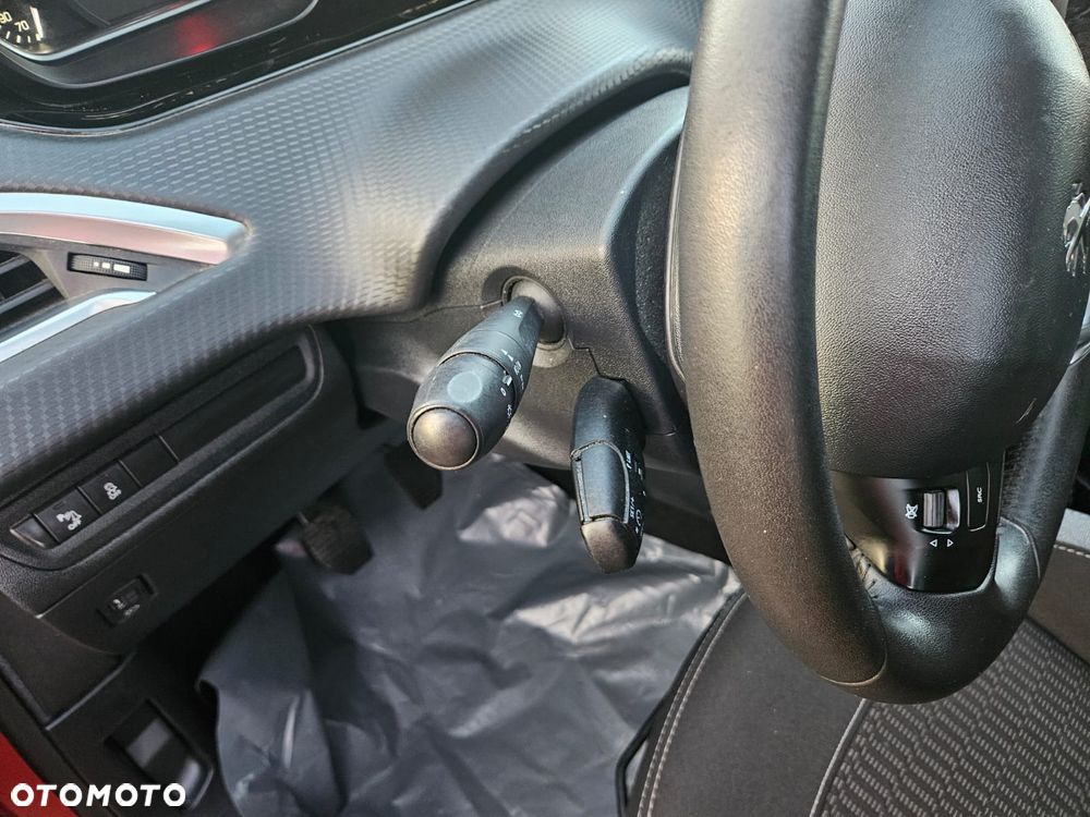 Peugeot 208 PureTech 82 Start & Stop Allure - 13