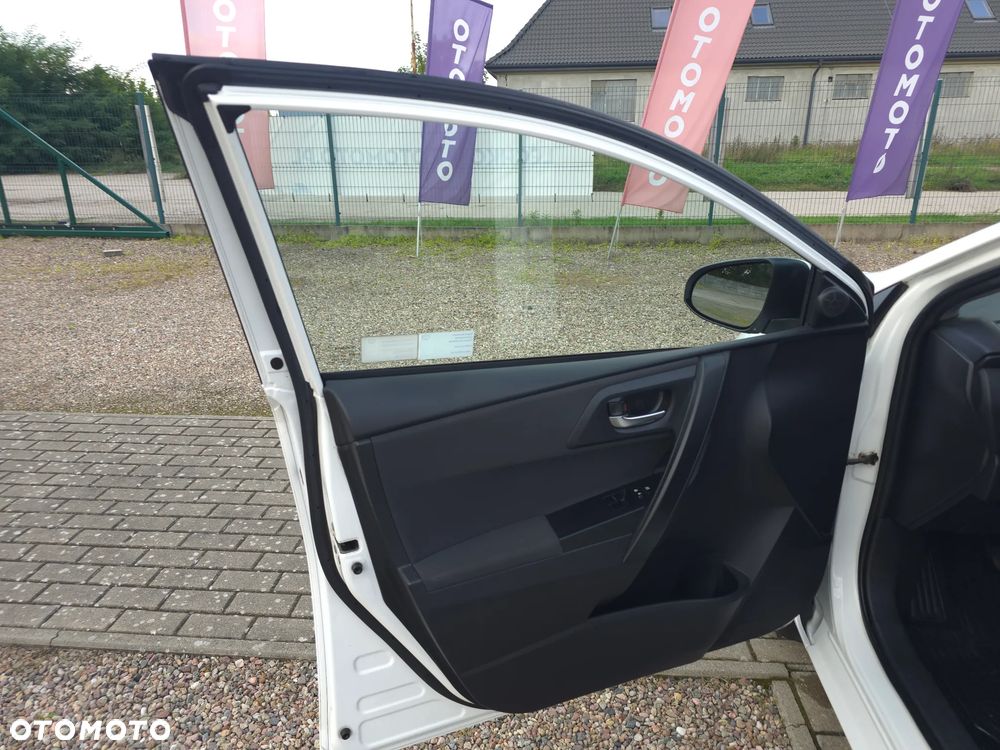 Toyota Auris 1.6 Premium - 18