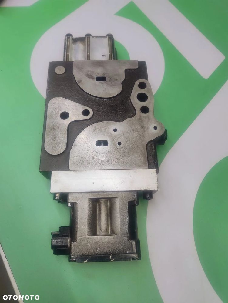 Sekcja rozdzielacza 87325538 87325955 Steyr 6195 - 6