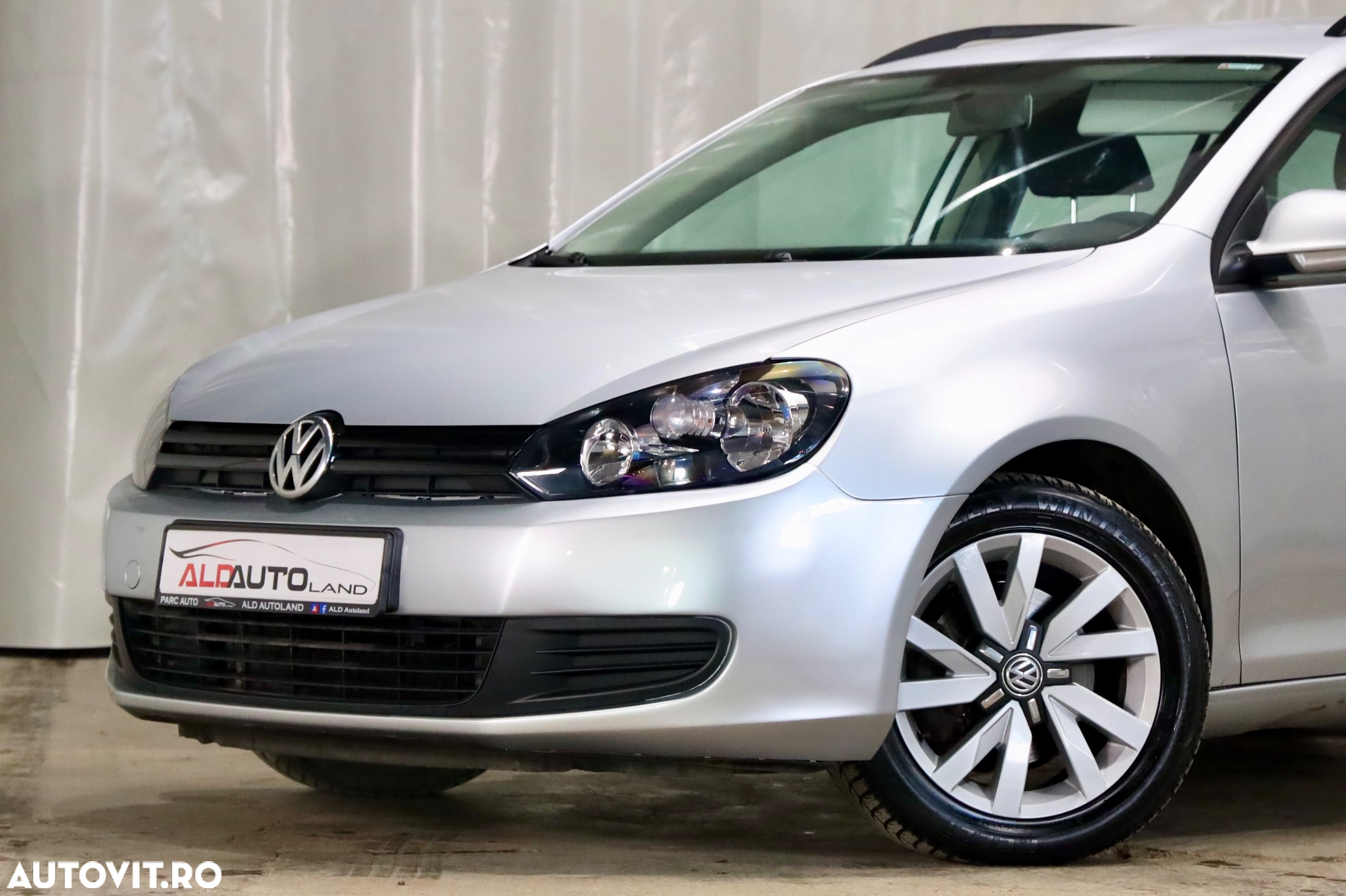 Volkswagen Golf 1.6 TDI BlueMotion Technology DPF Comfortline - 20