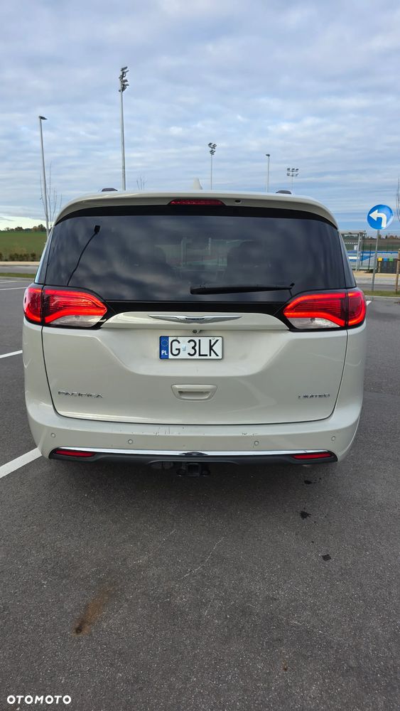 Chrysler Pacifica - 5