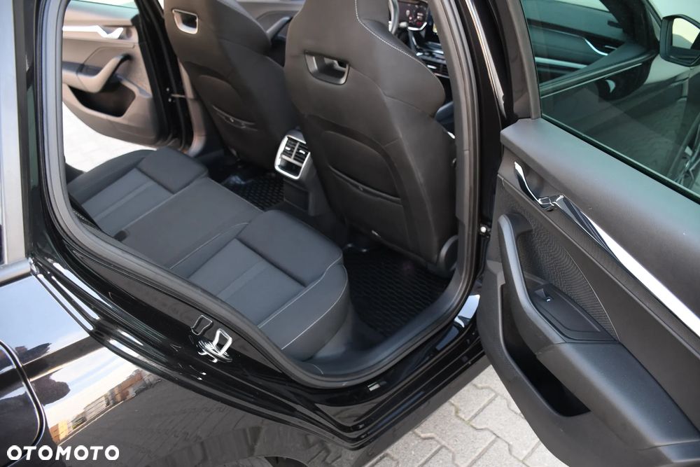Skoda Octavia 2.0 TDI Sportline DSG - 17
