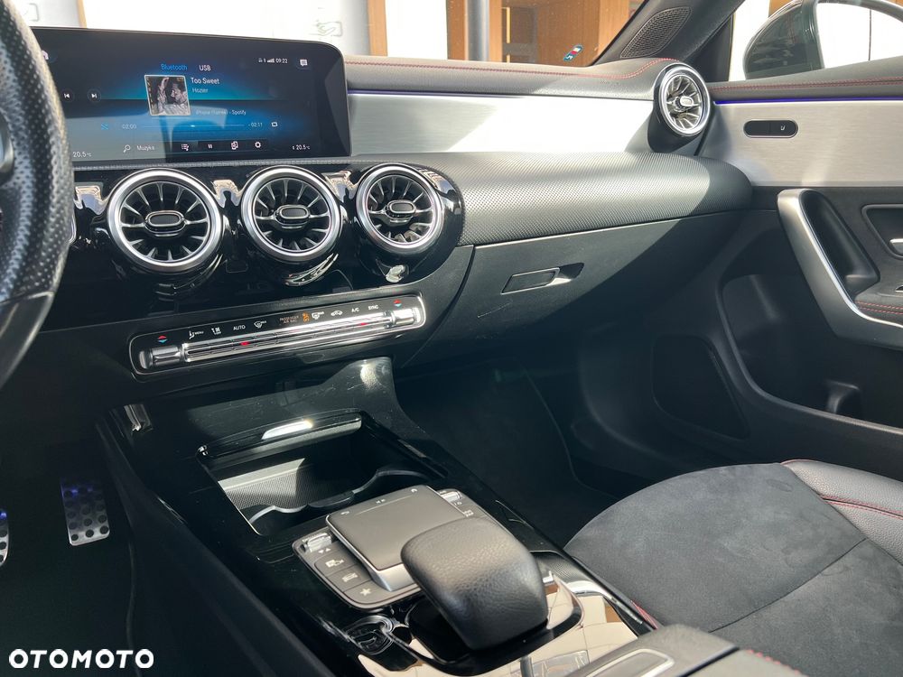 Mercedes-Benz CLA 250 4-Matic AMG Line 7G-DCT - 23