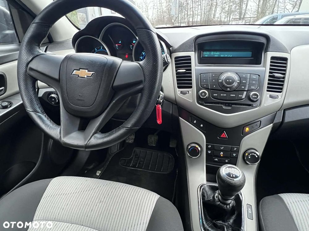 Chevrolet Cruze 1.6 LT - 8