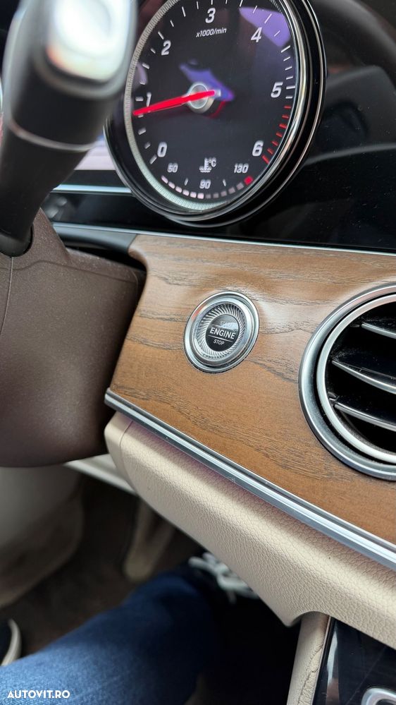 Mercedes-Benz E 220 d 4MATIC Aut. - 24