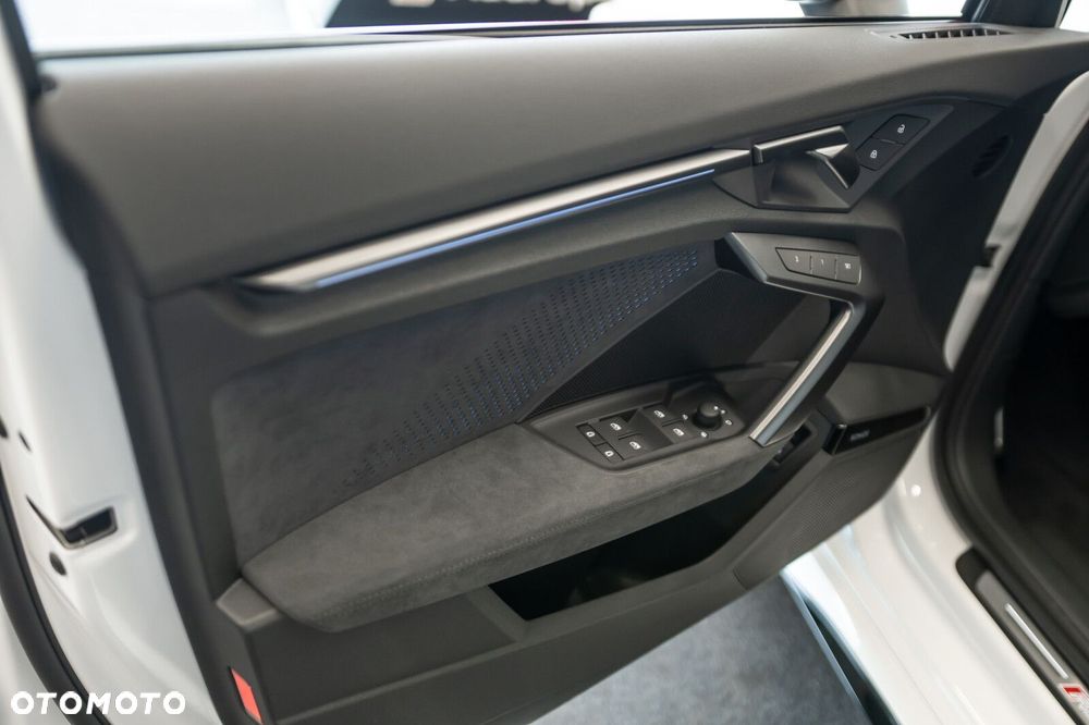 Audi RS3 Limousine - 12