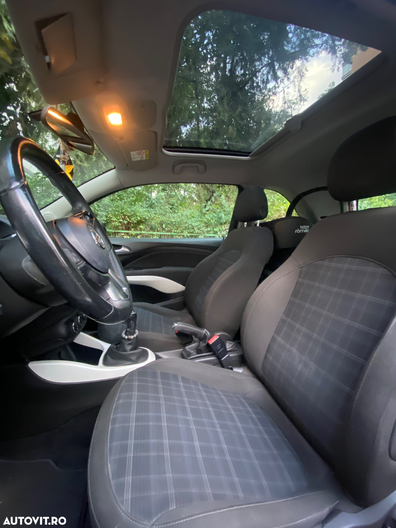 Opel Adam 1.2 - 10