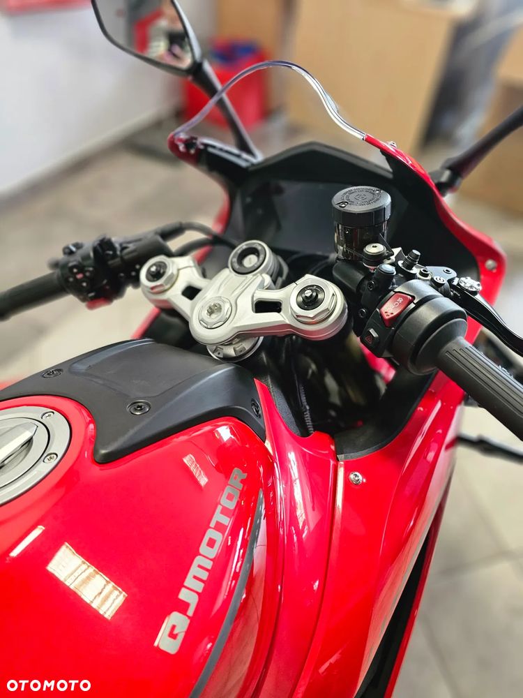 QJMOTOR SRK 800RR - 4