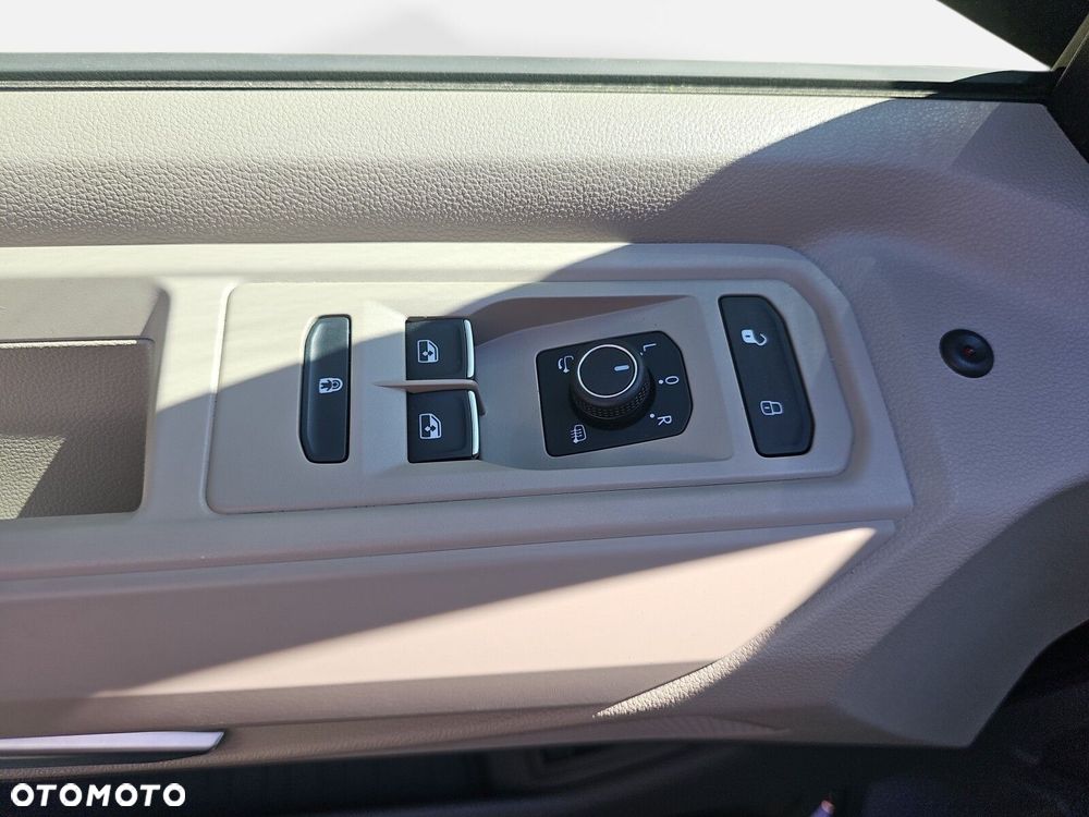 Volkswagen Multivan - 17