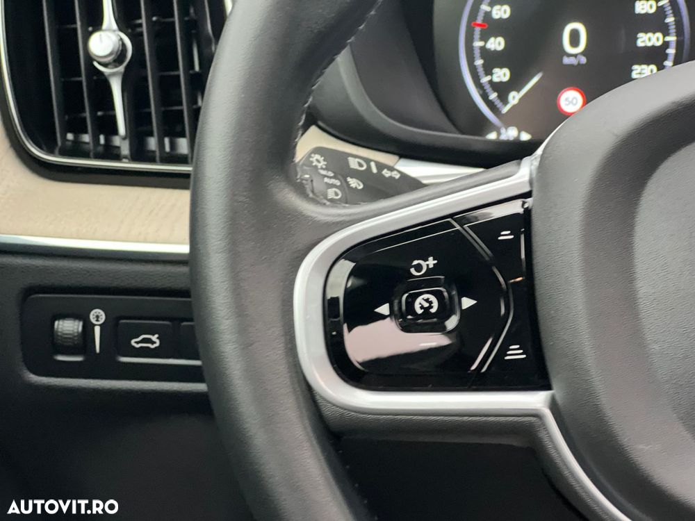 Volvo XC 60 Recharge T6 AWD AT Core - 20