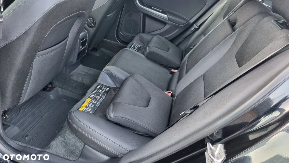 Volvo V60 D4 Momentum - 15