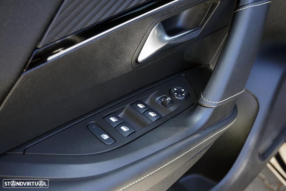 Peugeot 2008 1.2 PureTech GT Line - 8